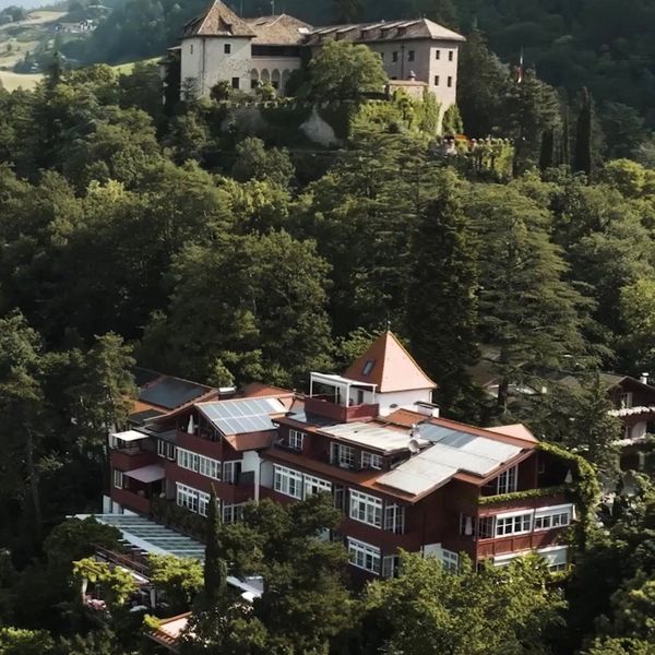 The historical ambiance of the Relais & Châteaux Castel Fragsburg and our medieval castle 🏰...